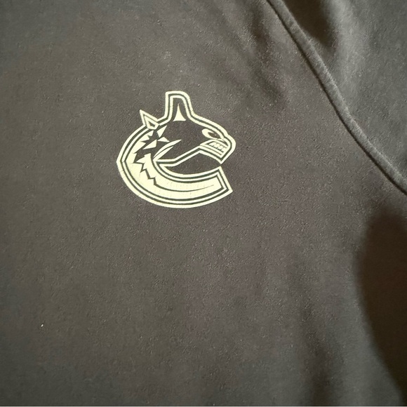 LULULEMON / NHL / VANCOUVER CANUCKS BLACK ATHLETIC FIT HOODIE WITH LOGO SIZE M - Picture 5 of 6